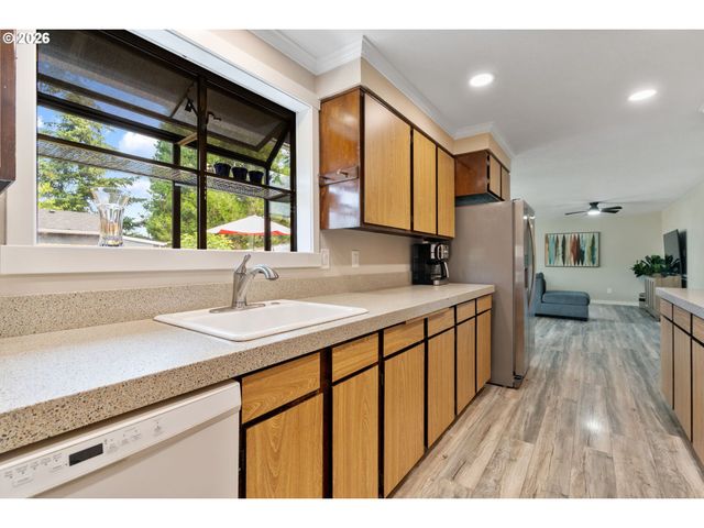 14105 Sw SPINNAKER Dr, Beaverton, OR 97005