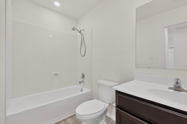 2410 Desi Loop, Belen, NM 87002