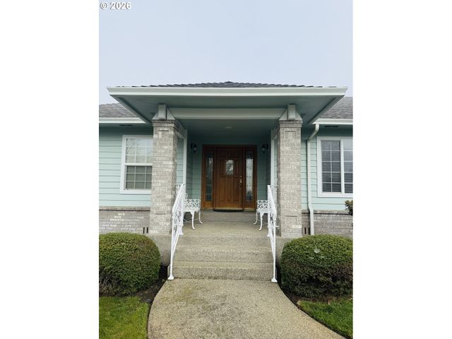 210 PALOMINO Ave, Roseburg, OR 97471