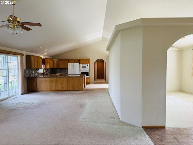 210 PALOMINO Ave, Roseburg, OR 97471