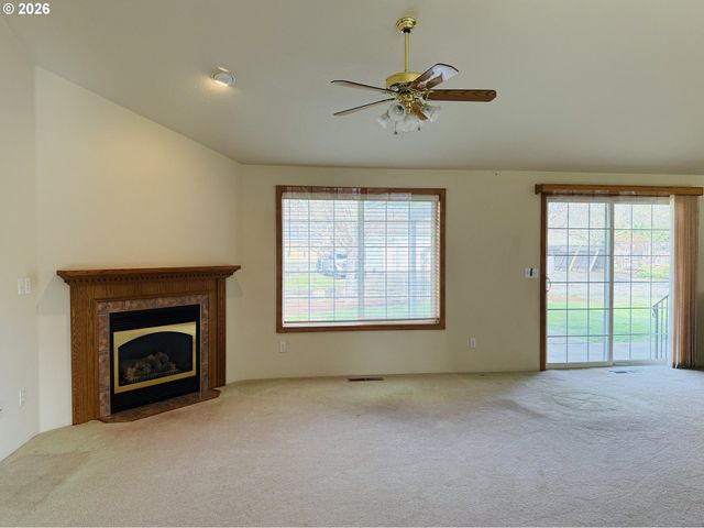 210 PALOMINO Ave, Roseburg, OR 97471