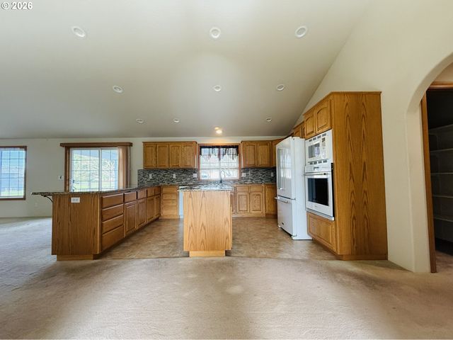 210 PALOMINO Ave, Roseburg, OR 97471