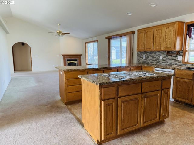 210 PALOMINO Ave, Roseburg, OR 97471