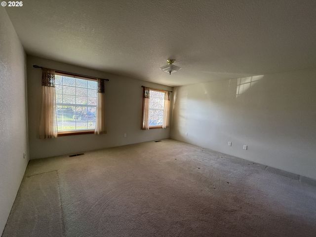 210 PALOMINO Ave, Roseburg, OR 97471