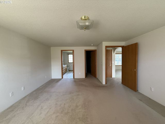 210 PALOMINO Ave, Roseburg, OR 97471