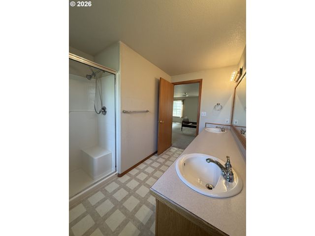 210 PALOMINO Ave, Roseburg, OR 97471