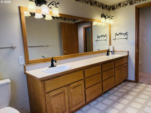 210 PALOMINO Ave, Roseburg, OR 97471