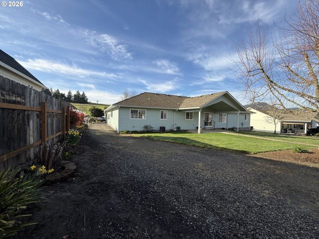 210 PALOMINO Ave, Roseburg, OR 97471
