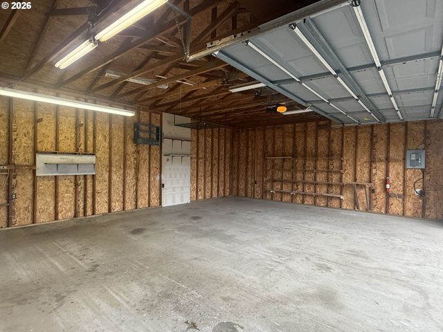 210 PALOMINO Ave, Roseburg, OR 97471