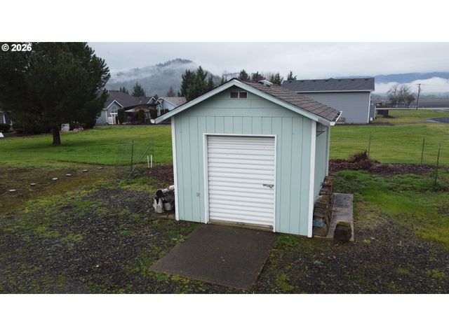 210 PALOMINO Ave, Roseburg, OR 97471