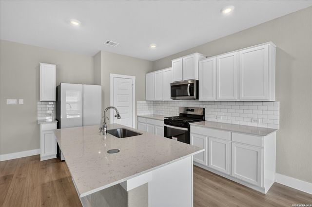 5006 Gem Pkwy, San Antonio, TX 78266