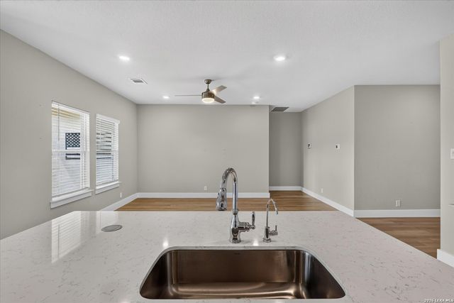 5006 Gem Pkwy, San Antonio, TX 78266