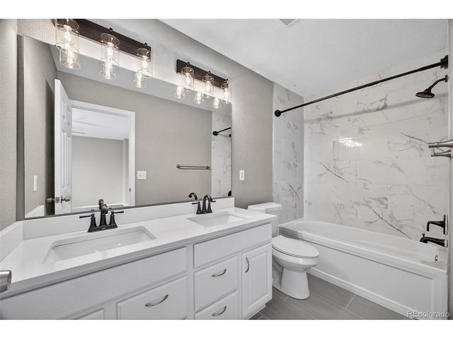 16486 E Phillips Pl, Englewood, CO 80112