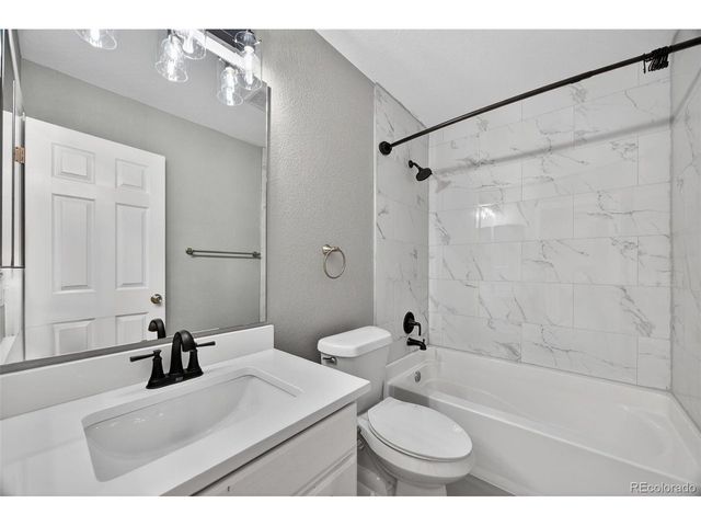 16486 E Phillips Pl, Englewood, CO 80112