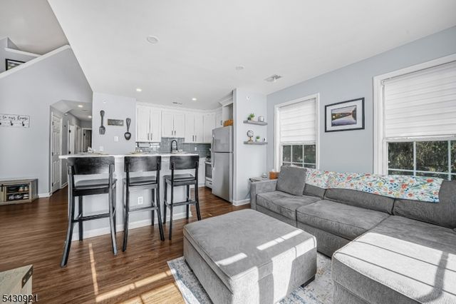 322 Cambridge Dr, Butler Boro, NJ 07405