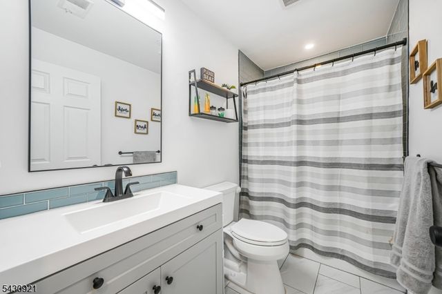 322 Cambridge Dr, Butler Boro, NJ 07405