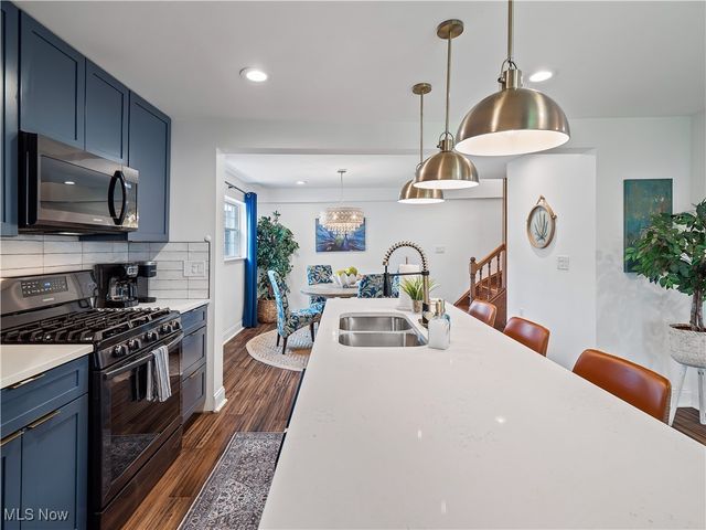 6008 W Clinton Avenue, Cleveland, OH 44102