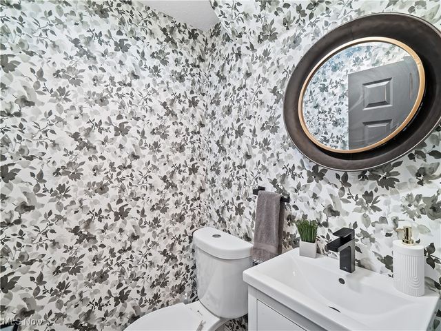 6008 W Clinton Avenue, Cleveland, OH 44102