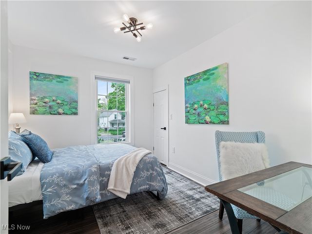 6008 W Clinton Avenue, Cleveland, OH 44102