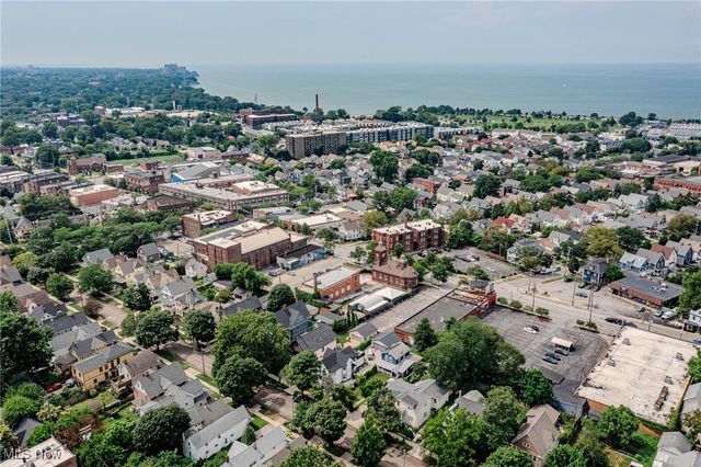 6008 W Clinton Avenue, Cleveland, OH 44102