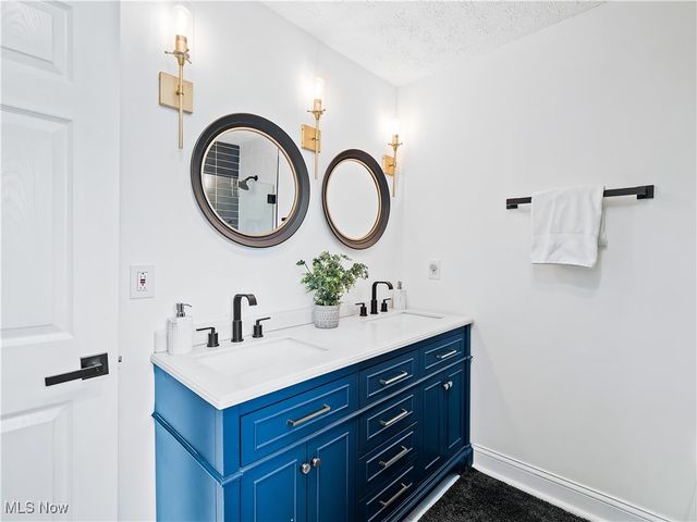 6008 W Clinton Avenue, Cleveland, OH 44102