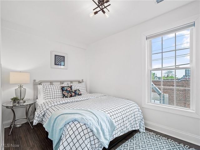 6008 W Clinton Avenue, Cleveland, OH 44102