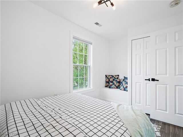 6008 W Clinton Avenue, Cleveland, OH 44102