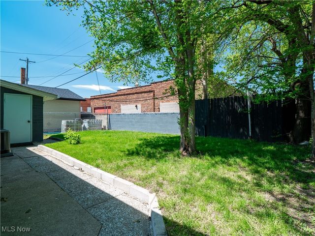 6008 W Clinton Avenue, Cleveland, OH 44102