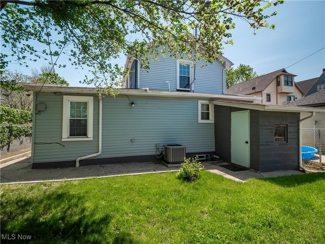 6008 W Clinton Avenue, Cleveland, OH 44102