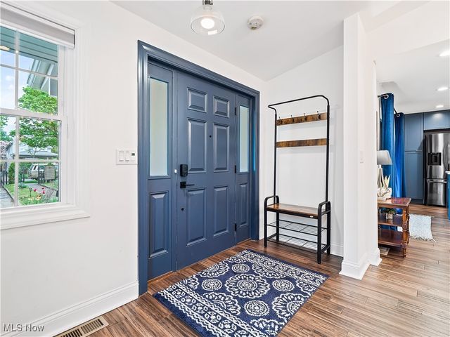 6008 W Clinton Avenue, Cleveland, OH 44102