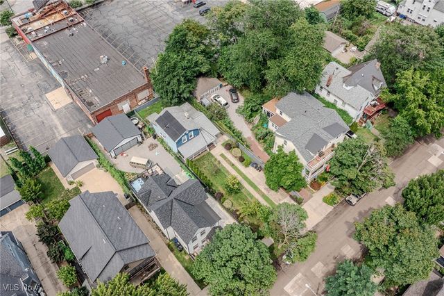 6008 W Clinton Avenue, Cleveland, OH 44102