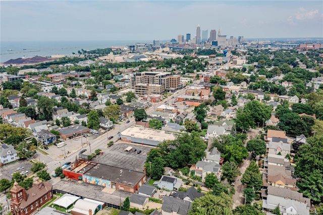 6008 W Clinton Avenue, Cleveland, OH 44102