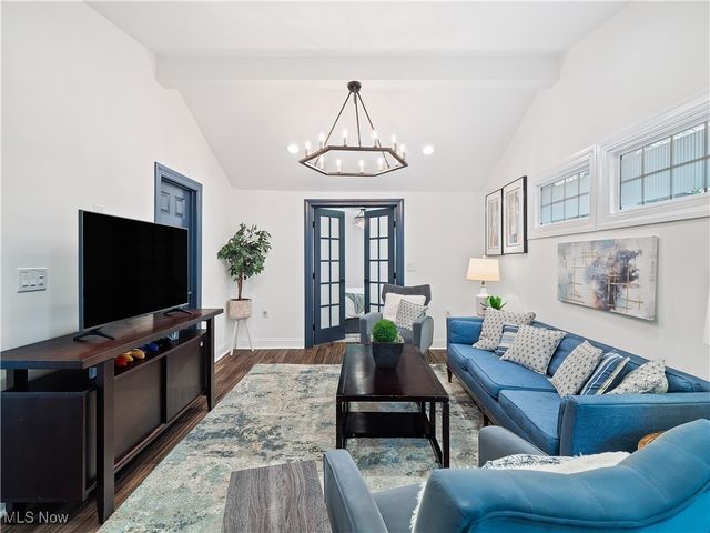 6008 W Clinton Avenue, Cleveland, OH 44102