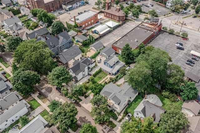 6008 W Clinton Avenue, Cleveland, OH 44102