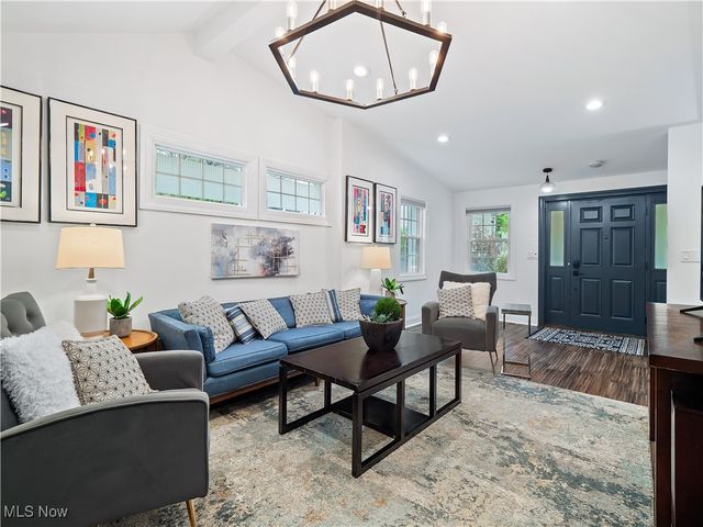 6008 W Clinton Avenue, Cleveland, OH 44102