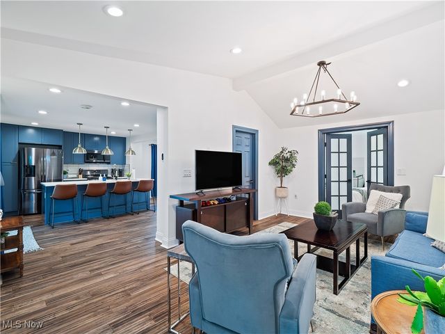 6008 W Clinton Avenue, Cleveland, OH 44102