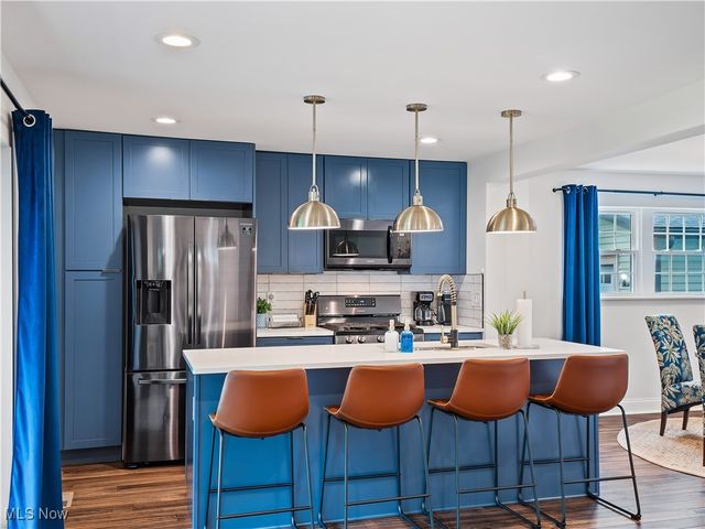 6008 W Clinton Avenue, Cleveland, OH 44102