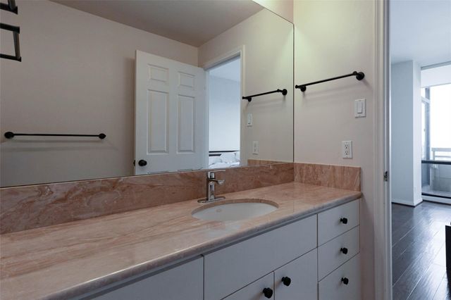 14 Greenway Plaza 23M, Houston, TX 77046