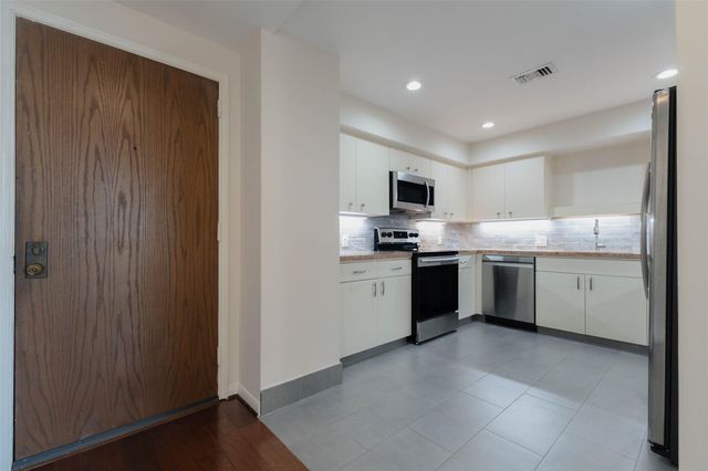 14 Greenway Plaza 23M, Houston, TX 77046