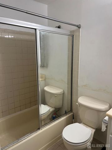 285 Hampshire Court, Piscataway, NJ 08854