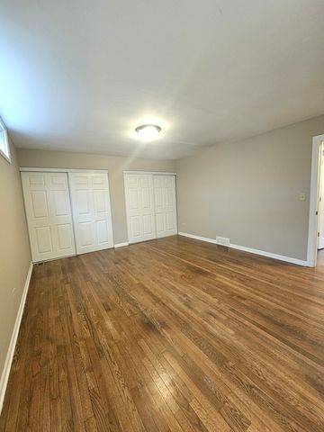 600 Hawthorne Lane, Carpentersville, IL 60110