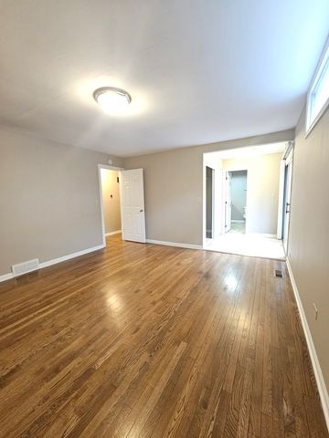 600 Hawthorne Lane, Carpentersville, IL 60110