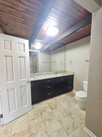 600 Hawthorne Lane, Carpentersville, IL 60110