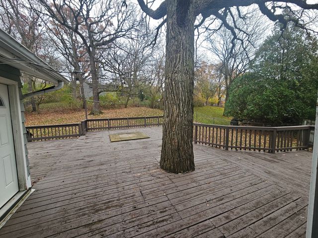 600 Hawthorne Lane, Carpentersville, IL 60110