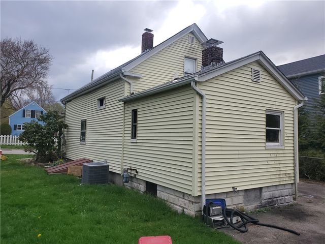 10 Young Avenue, Warwick, RI 02889