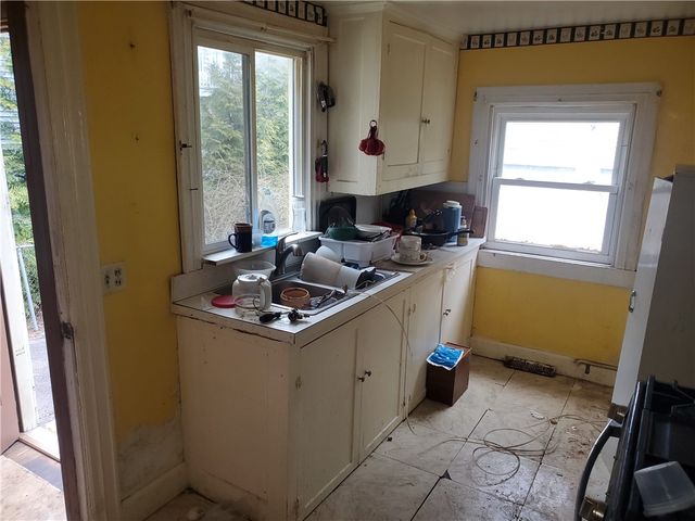 10 Young Avenue, Warwick, RI 02889