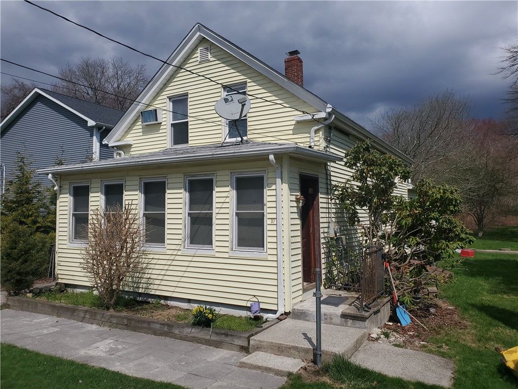 10 Young Avenue, Warwick, RI 02889