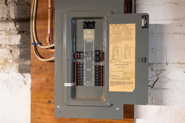 28 Rosewood Avenue, Cranston, RI 02905