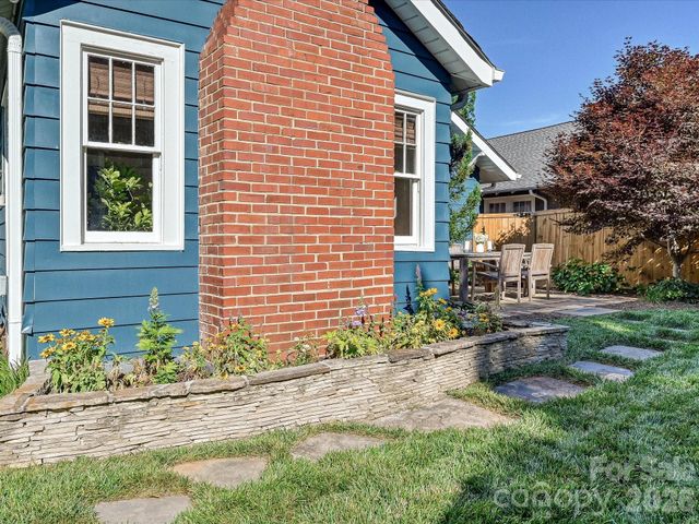 2201 Sarah Marks Avenue, Charlotte, NC 28203