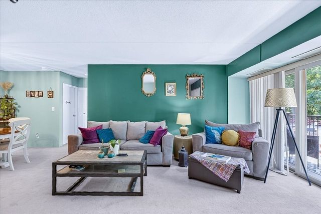 55 Tall Oaks Dr 402, Weymouth, MA 02190